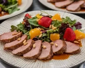 Салат с карамелизированной уткой