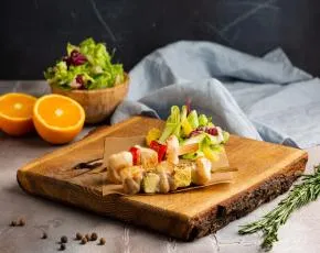 Шашлычки из индейки с салатом