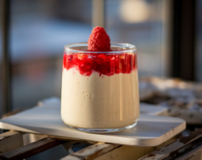 Панна котта с малиновым пюре