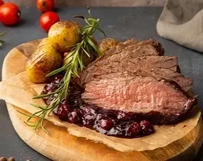 Ньюпорт стейк с картофелем и соусом "Вишневый бренди"